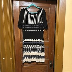 Jones Wear Black and White Sheath Midi Dress